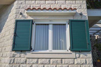 Shutter Reattachment in Overland Park, KS